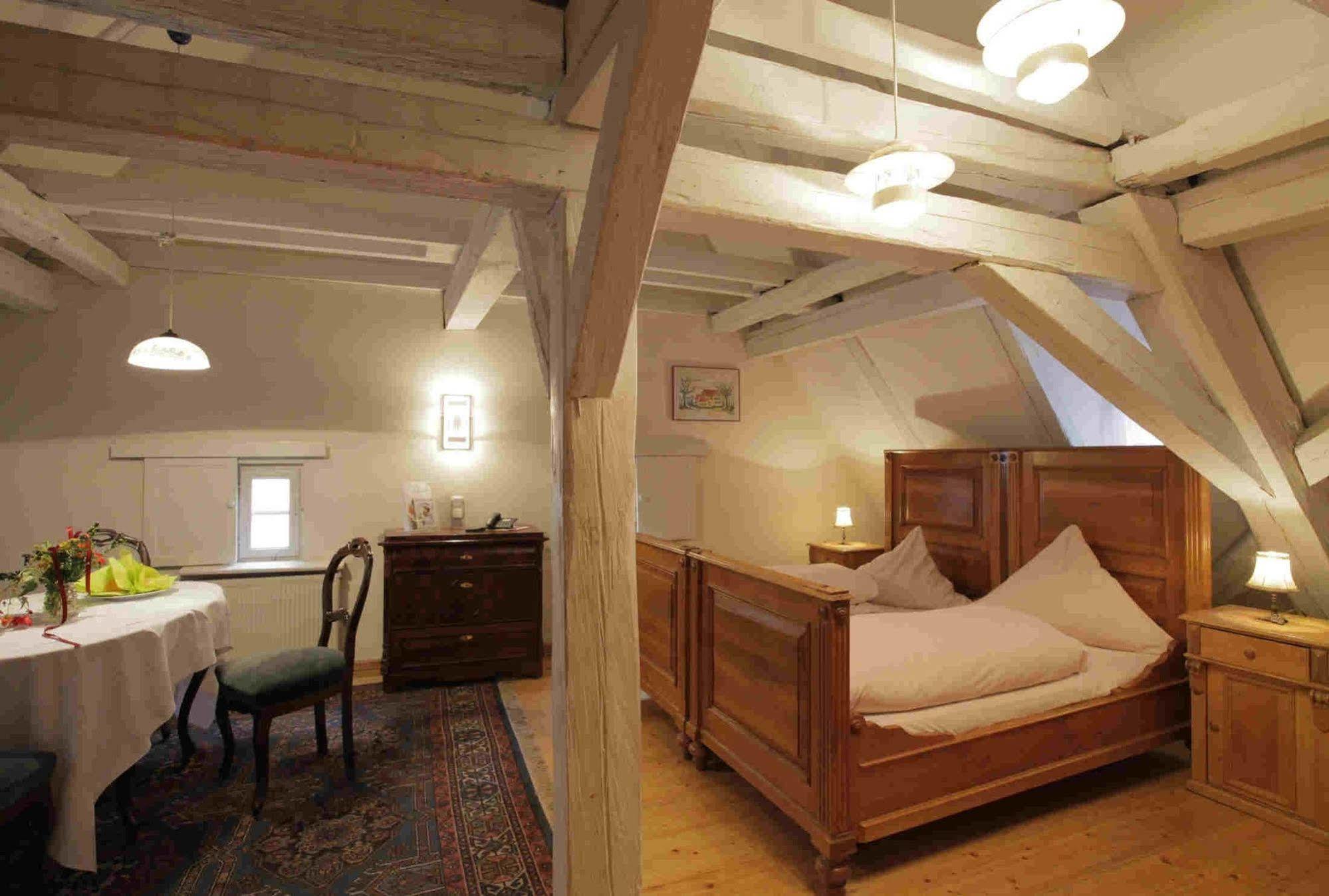 Hotel Weisses Ross ดิงเคลส์บืล ภายนอก รูปภาพ