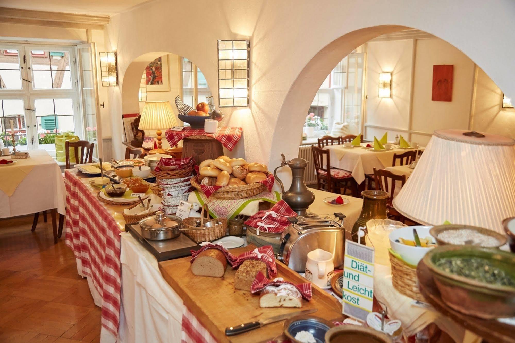Hotel Weisses Ross ดิงเคลส์บืล ภายนอก รูปภาพ