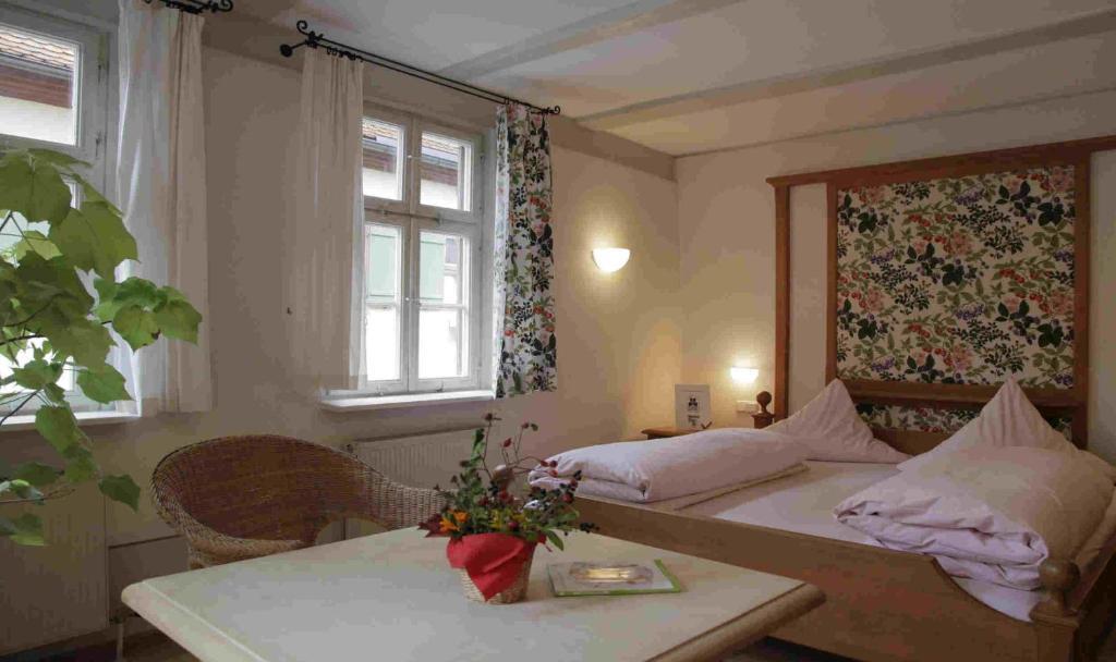 Hotel Weisses Ross ดิงเคลส์บืล ภายนอก รูปภาพ