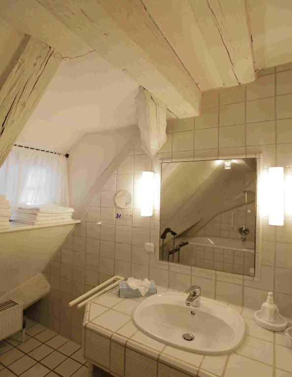 Hotel Weisses Ross ดิงเคลส์บืล ภายนอก รูปภาพ
